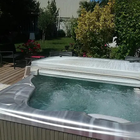 La Roseraie Bed & Breakfast *