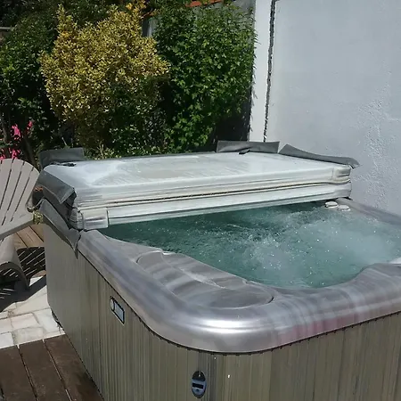 La Roseraie Bed & Breakfast