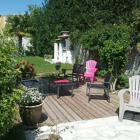 Bed & Breakfast La Roseraie Aytré